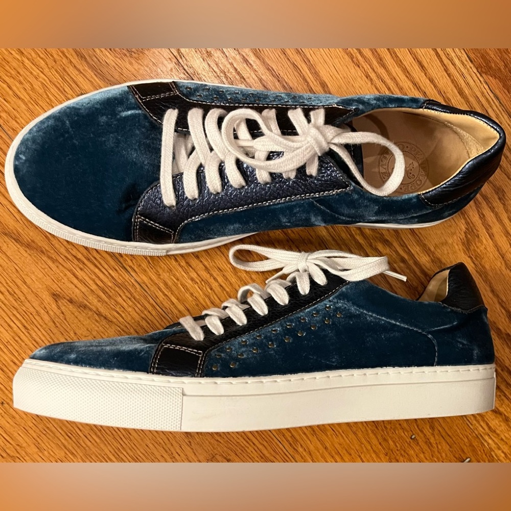 EUC Penelope Chilvers Stylish Sleek Sneakers, Blue